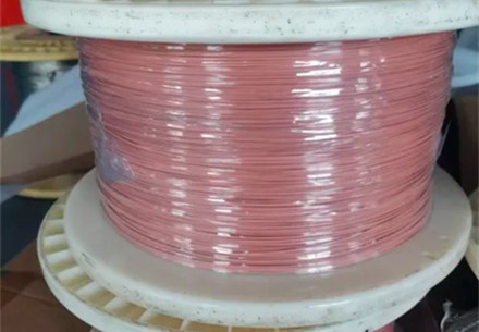 Fil magnétique en polyétheréthercétone
